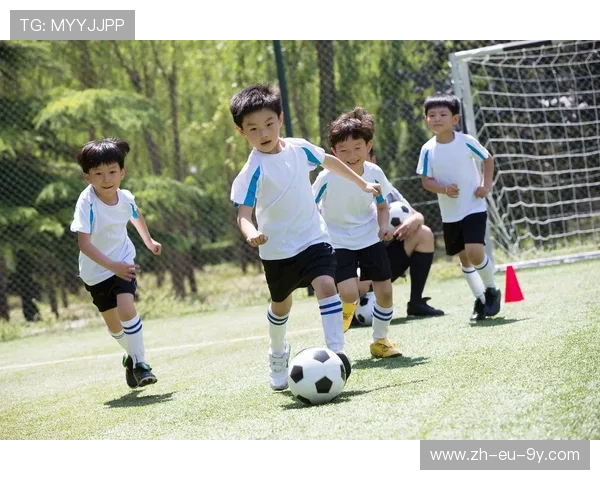 不受伤的足球员背后的科学原理与运动防护技术解析